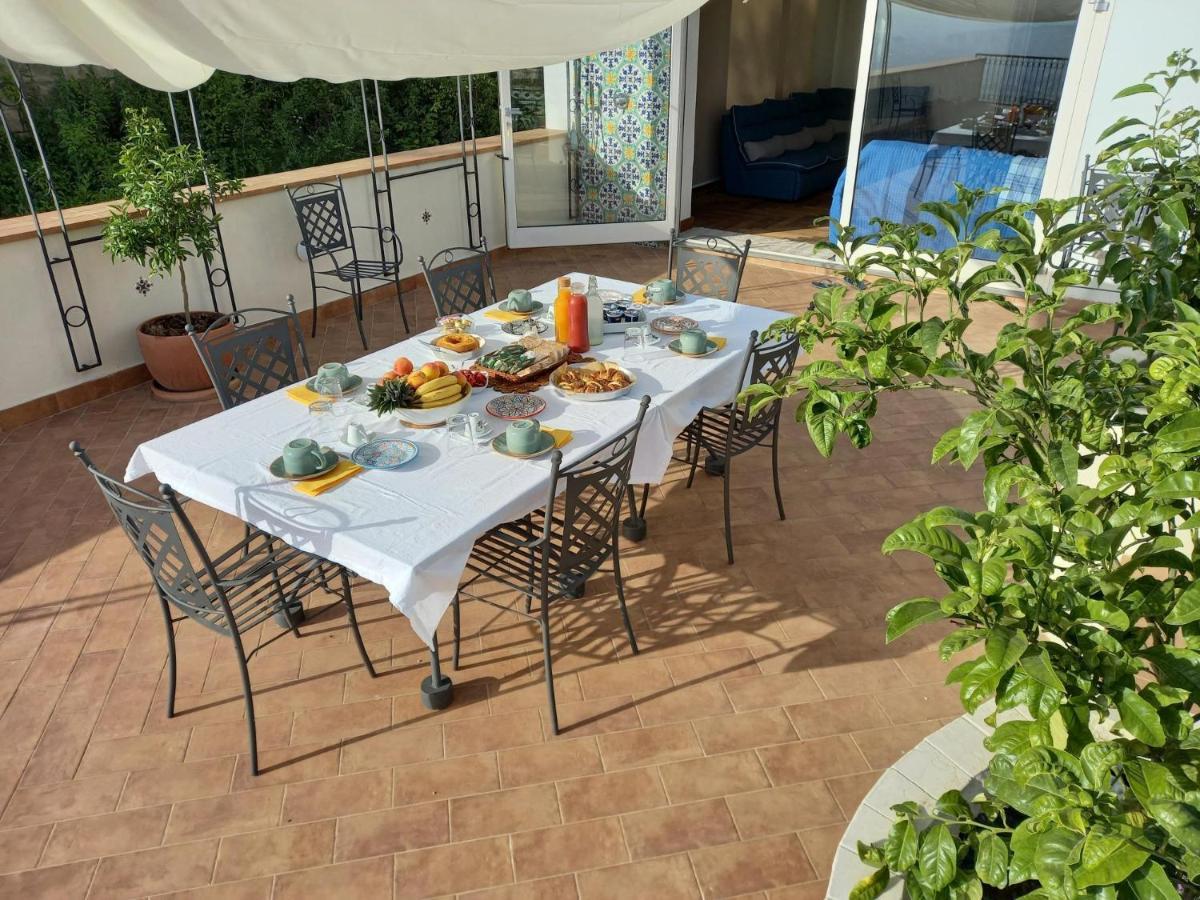Le Petit Palais - Naples Bed & Breakfast Exterior photo