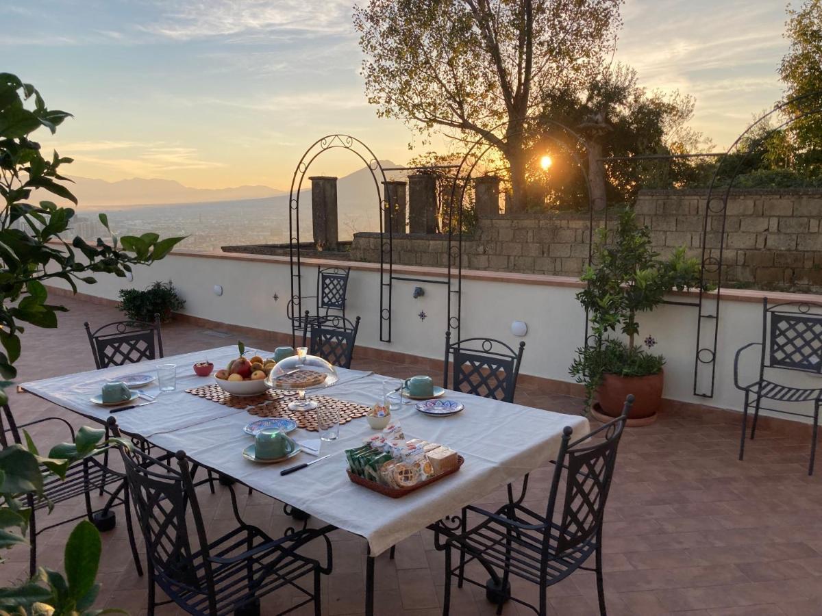 Le Petit Palais - Naples Bed & Breakfast Exterior photo